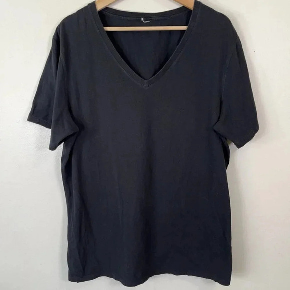 Kit &  Ace Vneck Short Sleeve Essential Black Tee - Picture 2 of 12